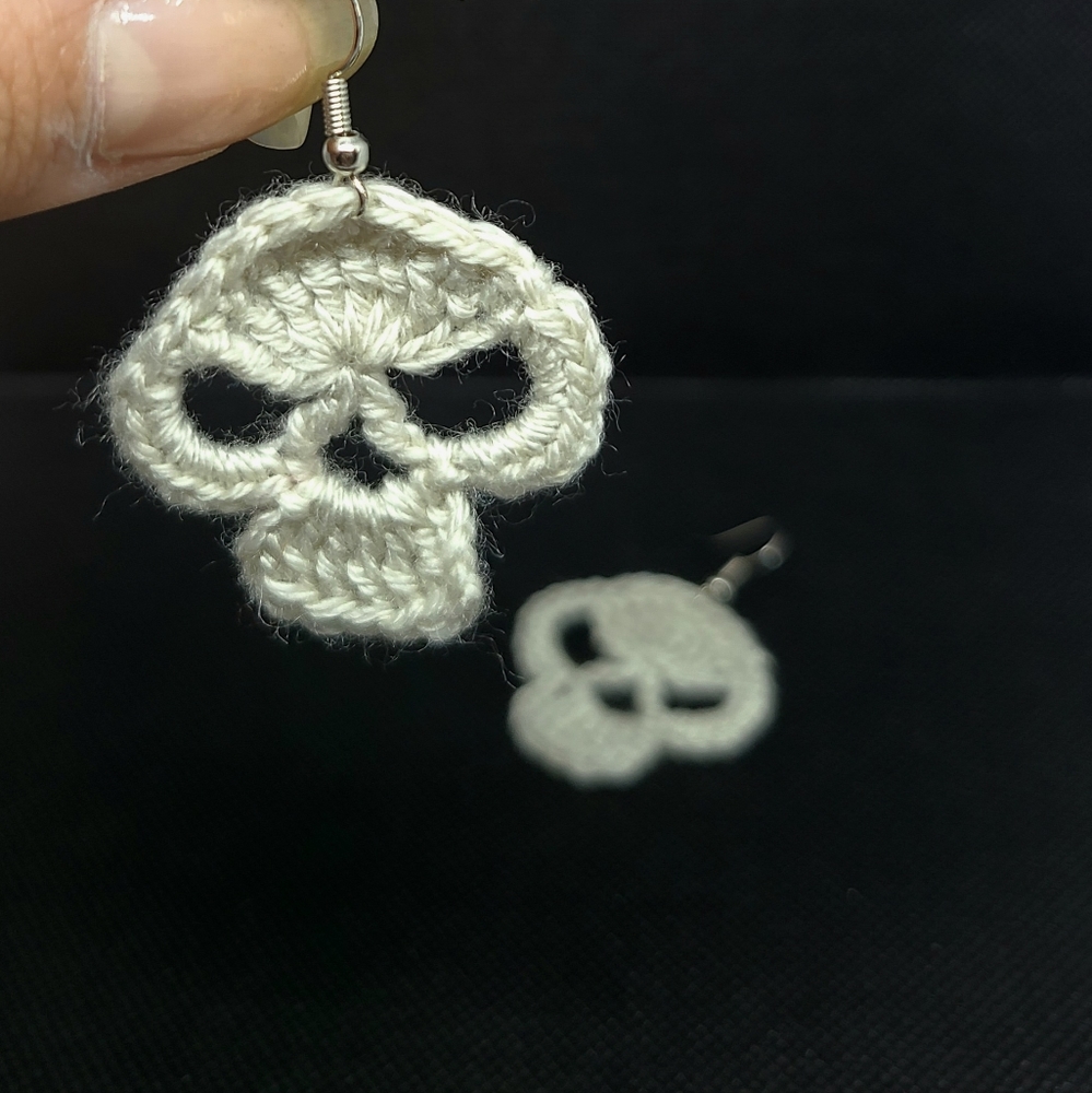 Crochet skull earrings, Halloween earrings, skulls, costume, Skull earrings